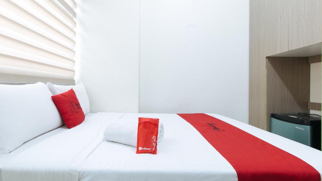 Reddoorz Plus @ Urban Deca Tower Edsa 2 Mandaluyong Kültér fotó