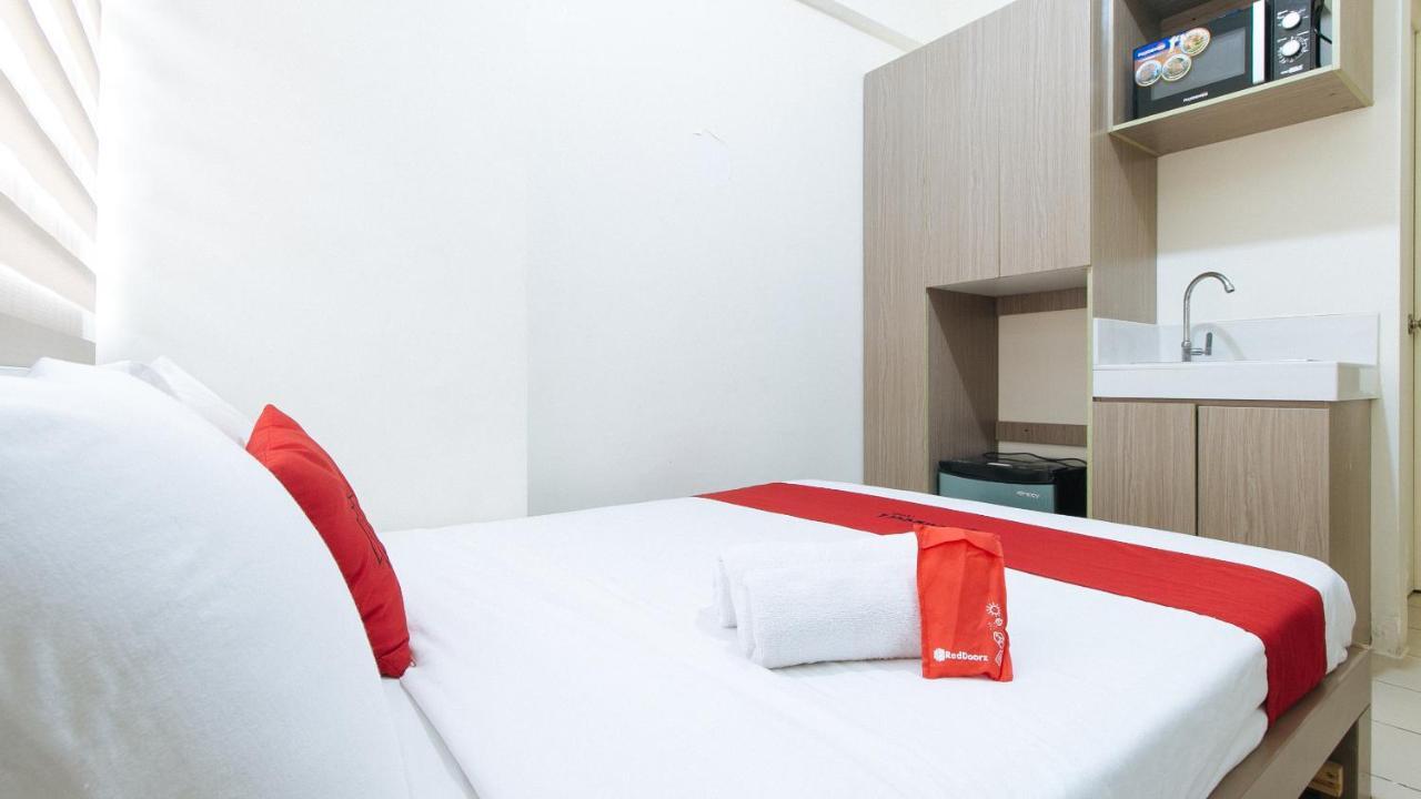 Reddoorz Plus @ Urban Deca Tower Edsa 2 Mandaluyong Kültér fotó